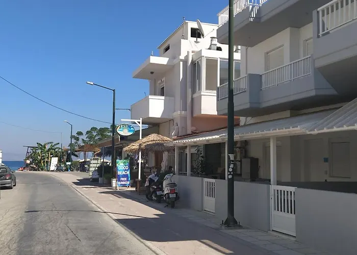 Bright & Comfy Apartments Near The Beach